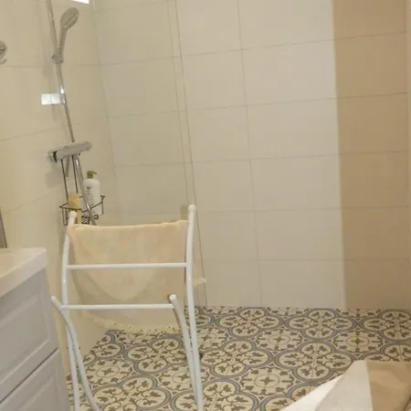 La Petite Lande לינה וארוחת בוקר