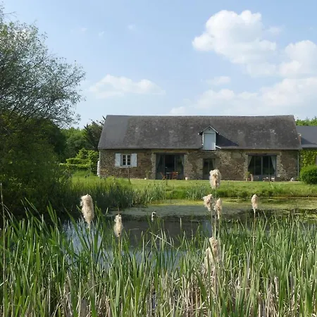 לינה וארוחת בוקר La Petite Lande Ménil